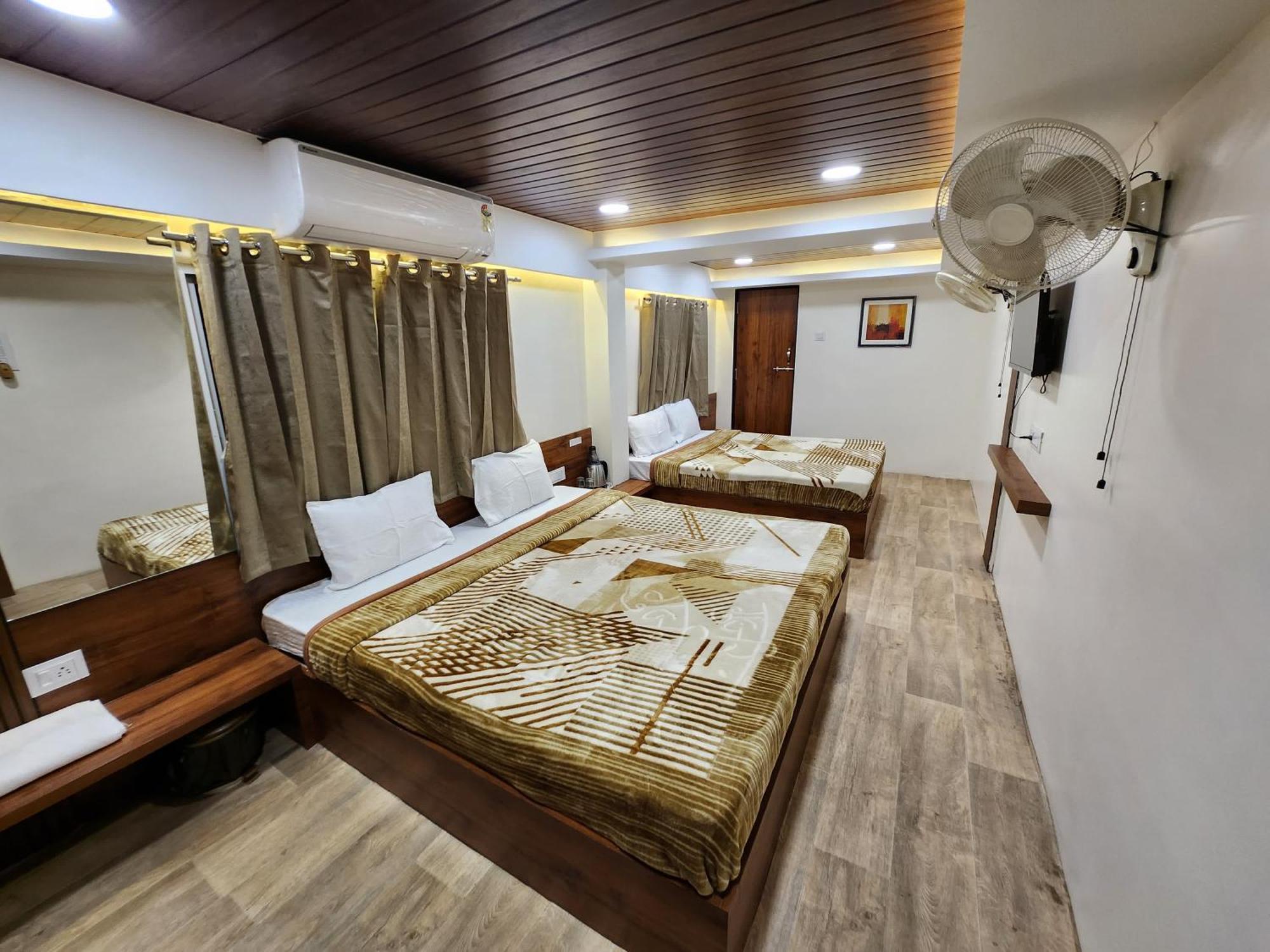 Hotel Anantshree อุจเจน ภายนอก รูปภาพ