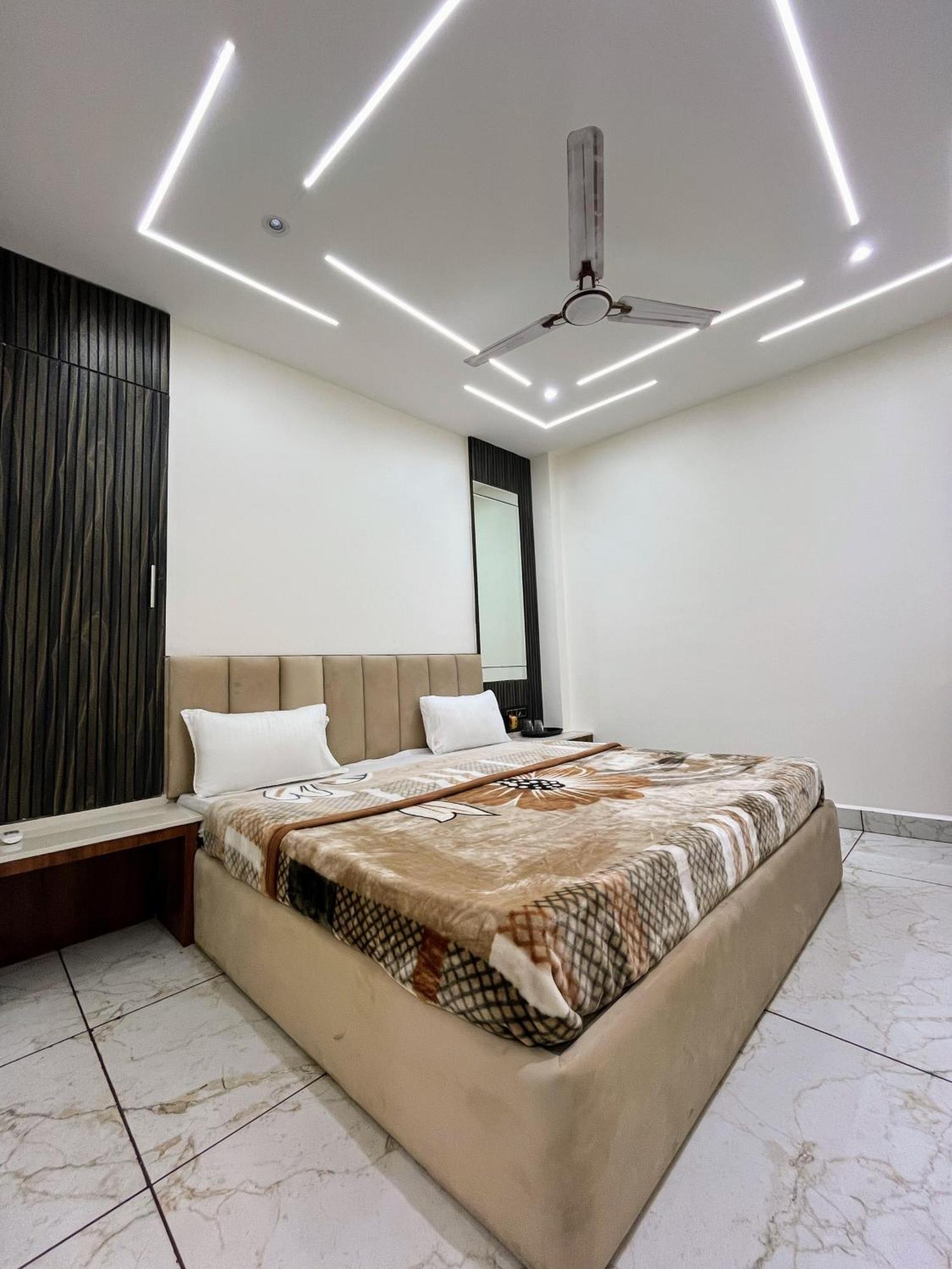 Hotel Anantshree อุจเจน ภายนอก รูปภาพ