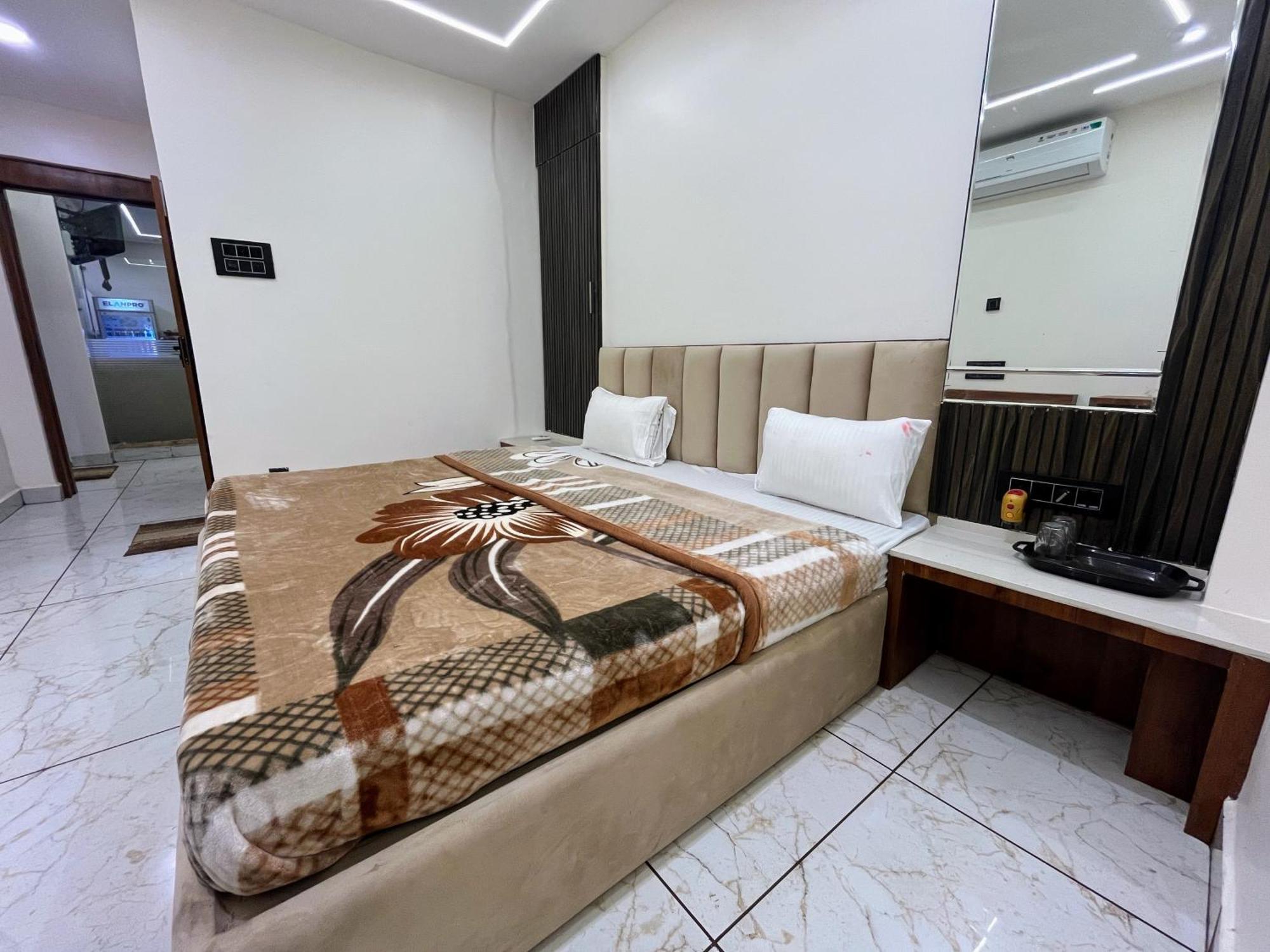 Hotel Anantshree อุจเจน ภายนอก รูปภาพ