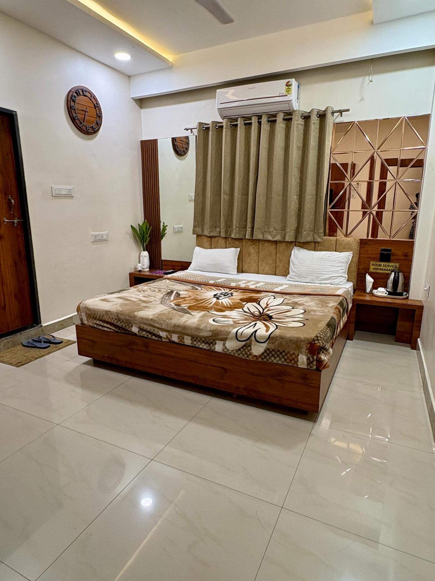 Hotel Anantshree อุจเจน ภายนอก รูปภาพ