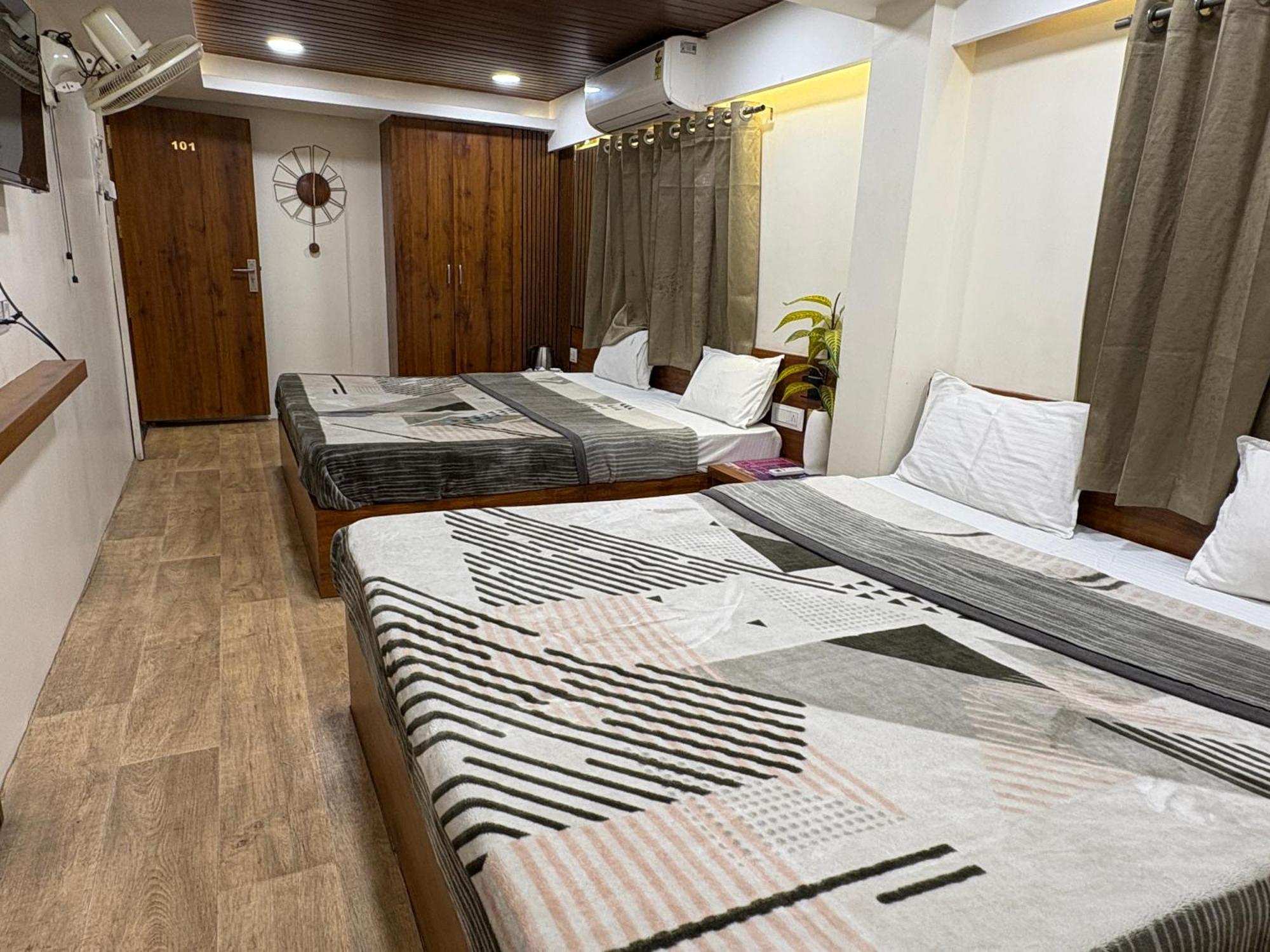Hotel Anantshree อุจเจน ภายนอก รูปภาพ