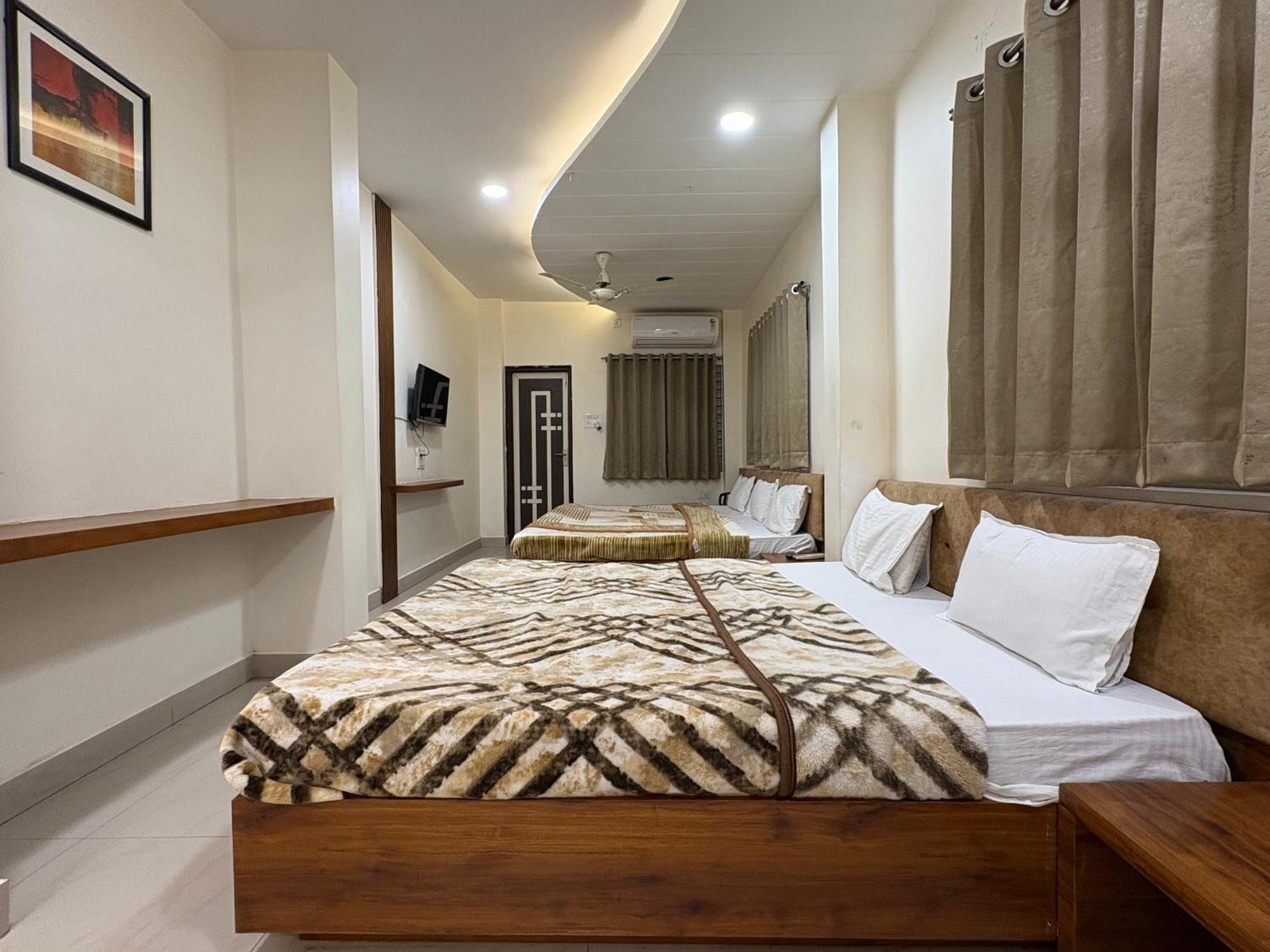 Hotel Anantshree อุจเจน ภายนอก รูปภาพ