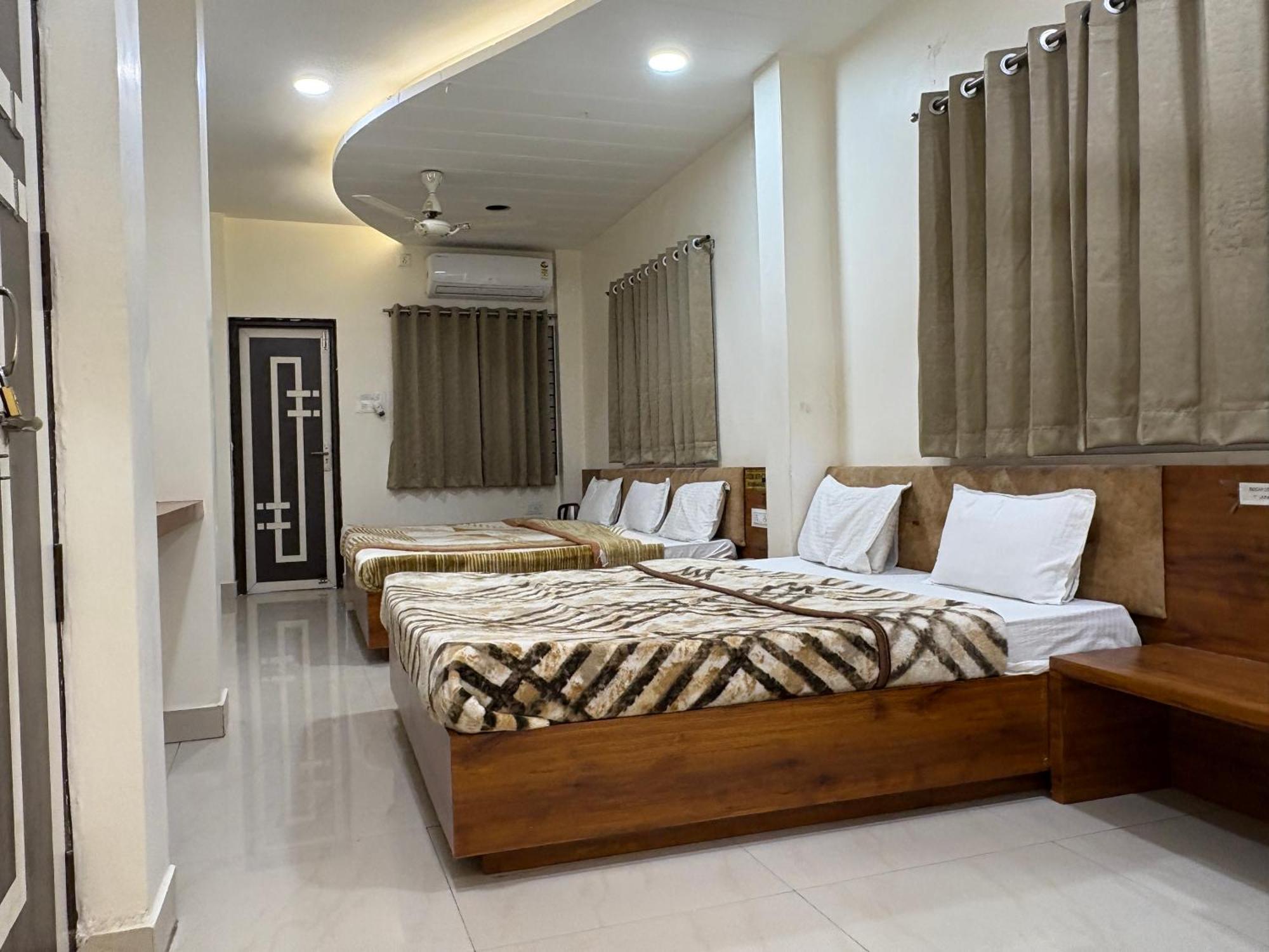 Hotel Anantshree อุจเจน ภายนอก รูปภาพ